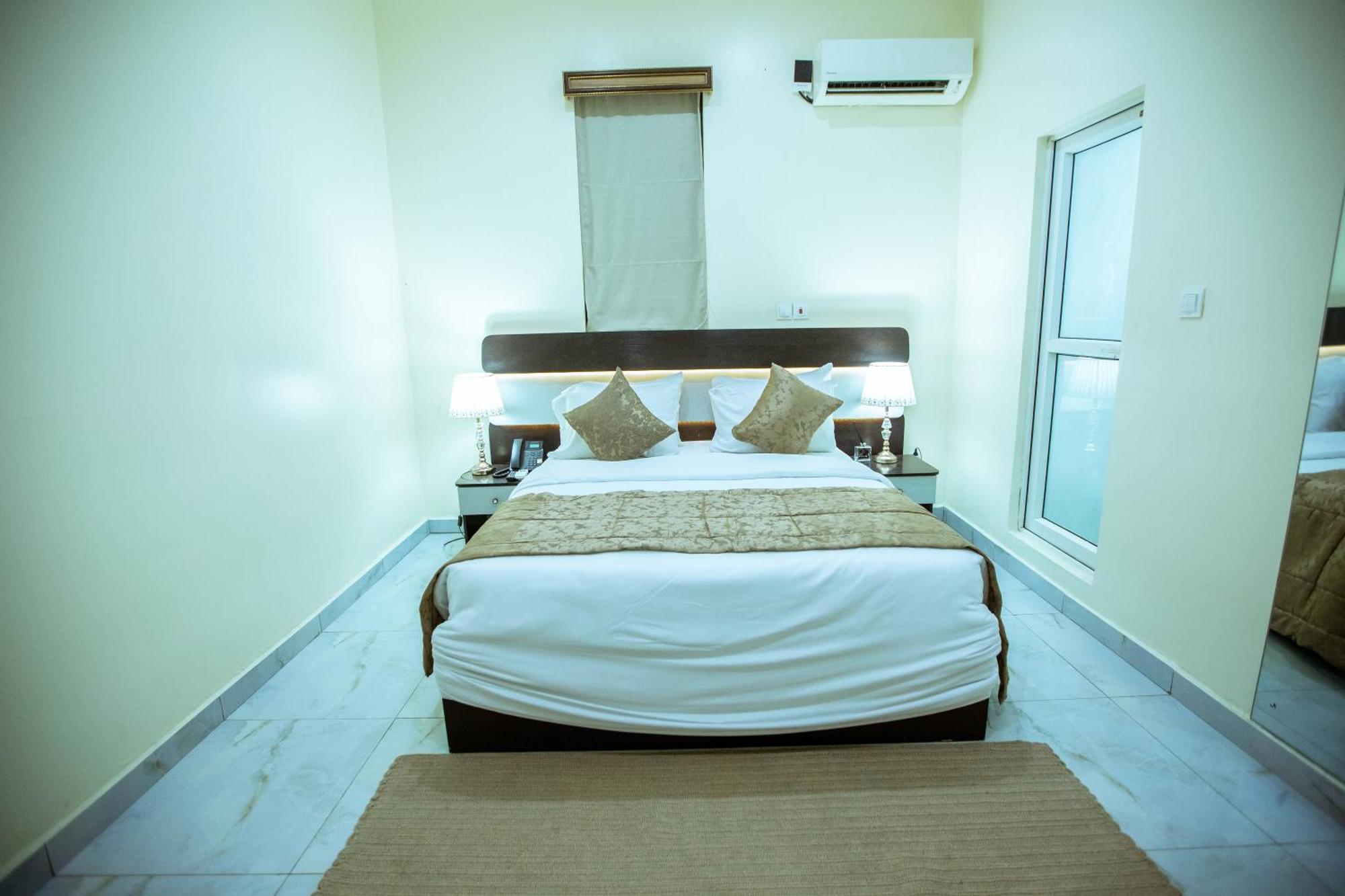Apartment 79 Hotel & Suite Ikeja Extérieur photo